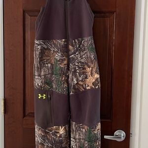 Under Armour Kids Medium Bibs in Brown and Camouflage